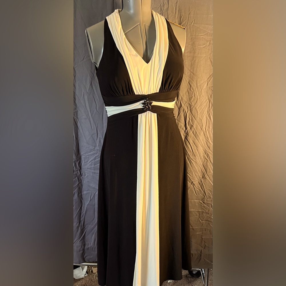 A very nice elegant evening gown.